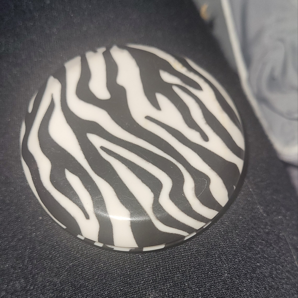 Zebra Compact Mirror - Picture 5 of 6